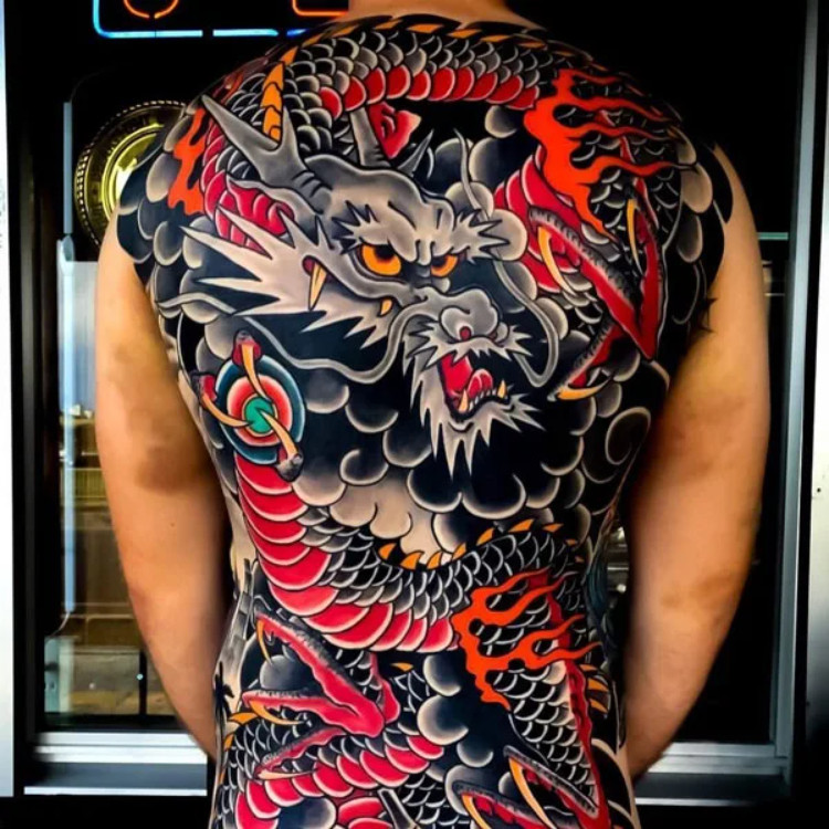 Xăm hình rồng full lưng nghệ thuật đầy tinh xảo