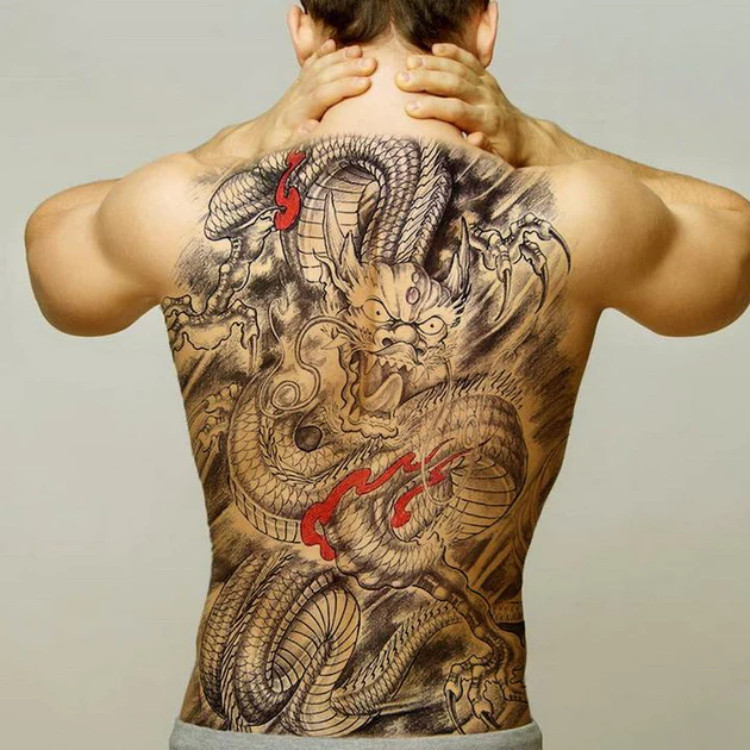 Xăm hình rồng full lưng hợp tuổi mang lại may mắn