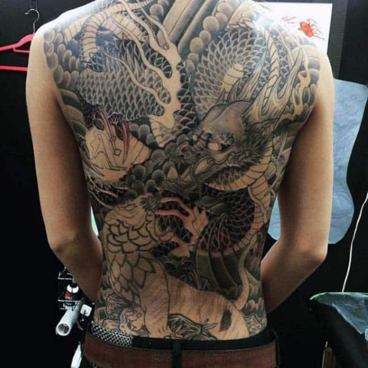 Xăm hình rồng full lưng cá tính mạnh mẽ