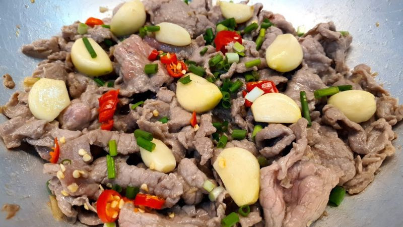 Thịt bò xào tỏi mềm thơm, đậm vị
