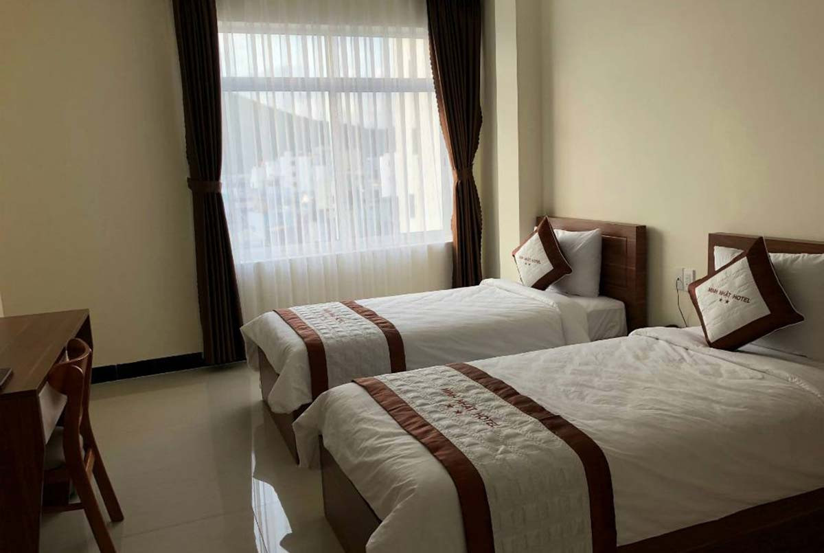 Mặt tiền khang trang của Minh Nhật Hotel, một lựa chọn tốt ở Quy Nhơn gần biển