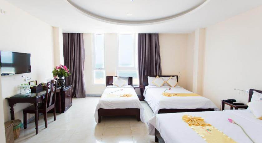 Không gian phòng rộng rãi, tiện nghi của Khách sạn Hoàng Yến 3 Quy Nhơn