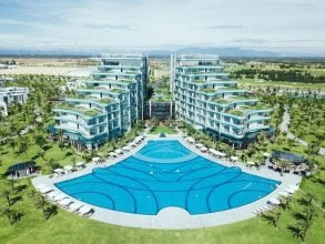 Vinpearl Resort &amp; Golf Nam Hội An là địa điểm lưu trú hoàn hảo cho du khách với bể bơi vô cực, villa sang trọng