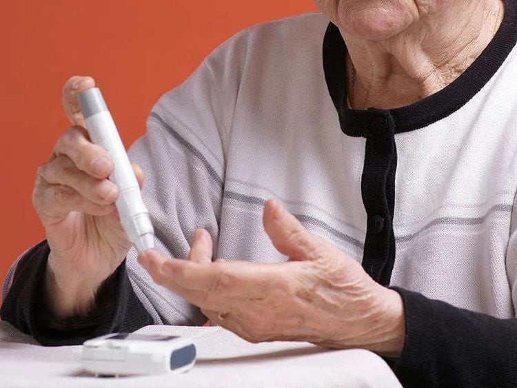 Lá diếp cá giúp kiểm soát đường huyết và ngăn ngừa biến chứng tiểu đường