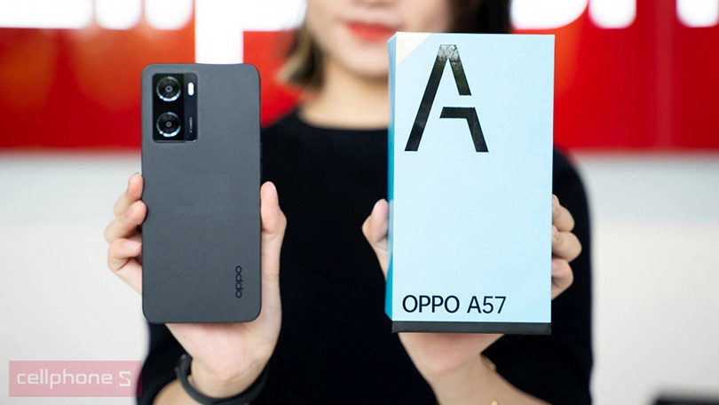 OPPO A57 màu đen với thiết kế gọn gàng, đường cong bo góc tinh tế