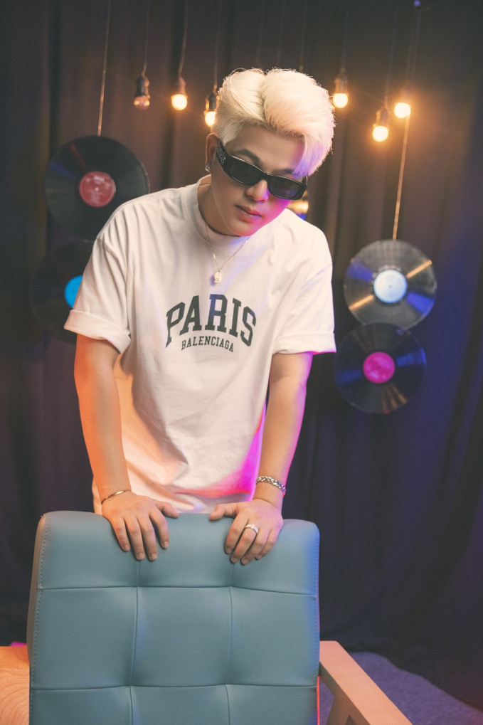 Rapper Rhyder trên sân khấu, chia sẻ về sự nỗ lực không ngừng nghỉ vì đam mê