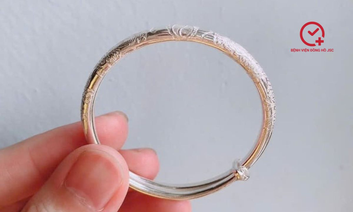 Lắc tay bạc cho bé trai, món quà thôi nôi truyền thống mang ý nghĩa bảo vệ may mắn