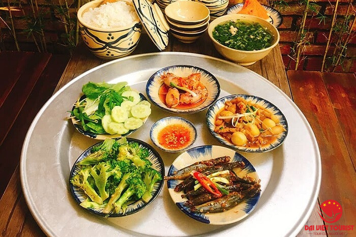 Cơm là lựa chọn lý tưởng cho bữa ăn tại Nha Trang