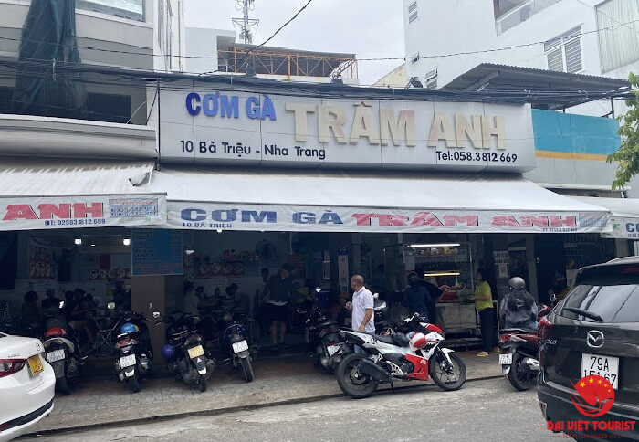 Cơm gà Trâm Anh Nha Trang đặc biệt với phần sốt bơ độc đáo