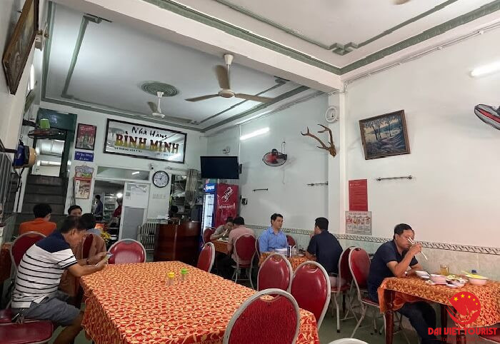 Quán cơm Bình Minh Nha Trang được đông đảo người dân và du khách ủng hộ