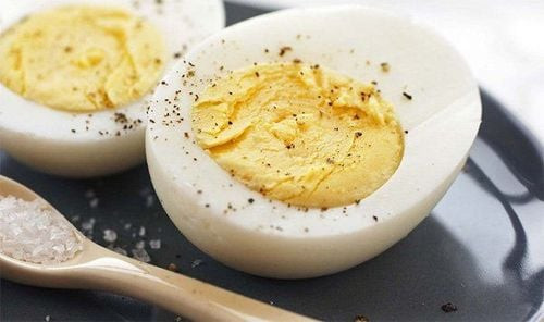 Lòng đỏ và lòng trắng trứng gà có hàm lượng calo và dinh dưỡng khác nhau