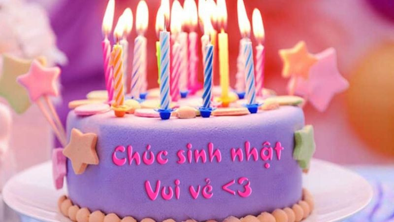 Ảnh bánh kem sinh nhật màu xanh cổ điển