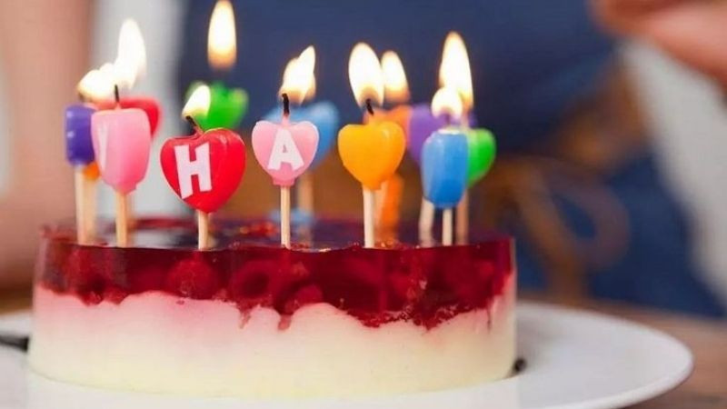 Ảnh chúc mừng sinh nhật với bánh kem và nến