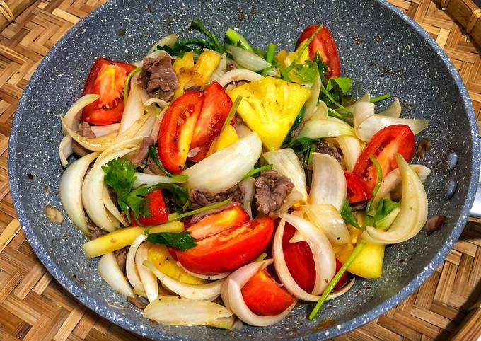 Thịt bò xào cà chua dứa hành tây thơm ngon
