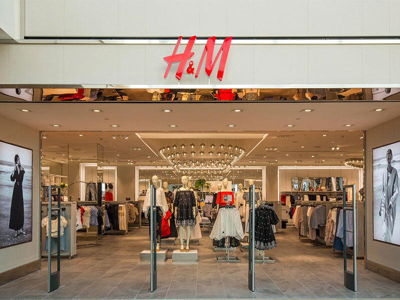 Cửa hàng H&amp;M với các bộ sưu tập thời trang hiện đại tại Vincom Center Đồng Khởi