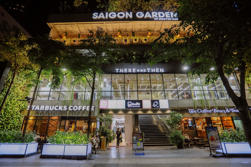 Saigon Garden trên phố đi bộ Nguyễn Huệ, lung linh về đêm với kiến trúc xanh
