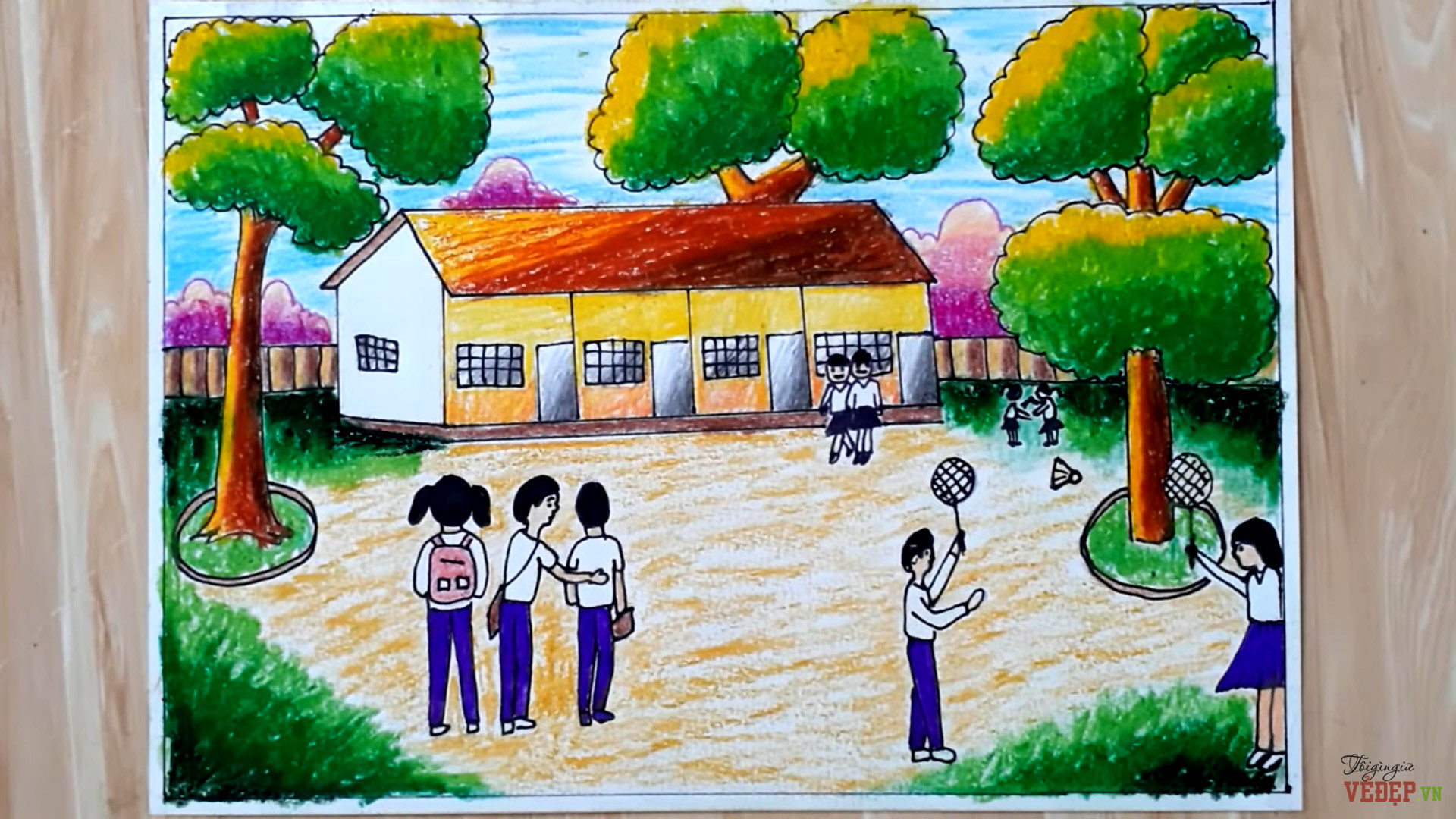 Tranh vẽ trường học với nhiều ô cửa sổ, kiến trúc hiện đại, dễ vẽ