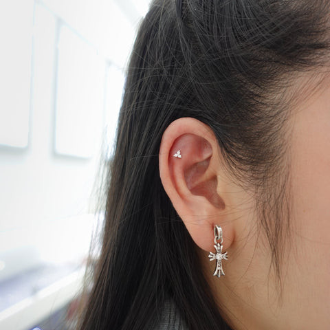 Không gian tiệm Vịt Xỏ Khuyên với trang thiết bị an toàn, đảm bảo trải nghiệm xỏ khuyên chất lượng.