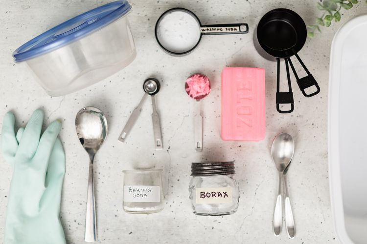 Vật liệu và dụng cụ để sử dụng xà phòng giặt Zote