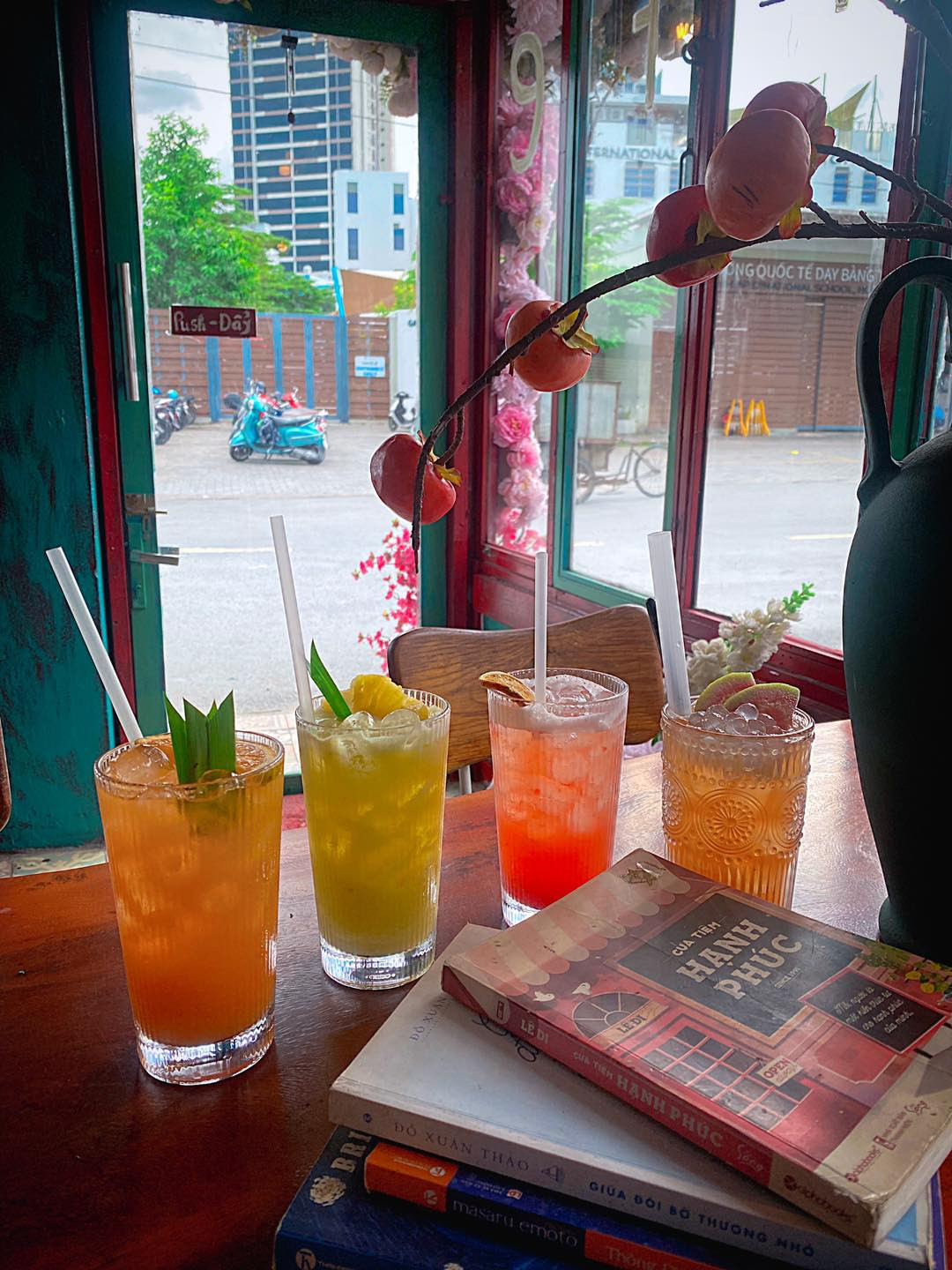 View sông nước đẹp và thoáng đãng tại Tiệm Cà Phê Dưới Tán Cây