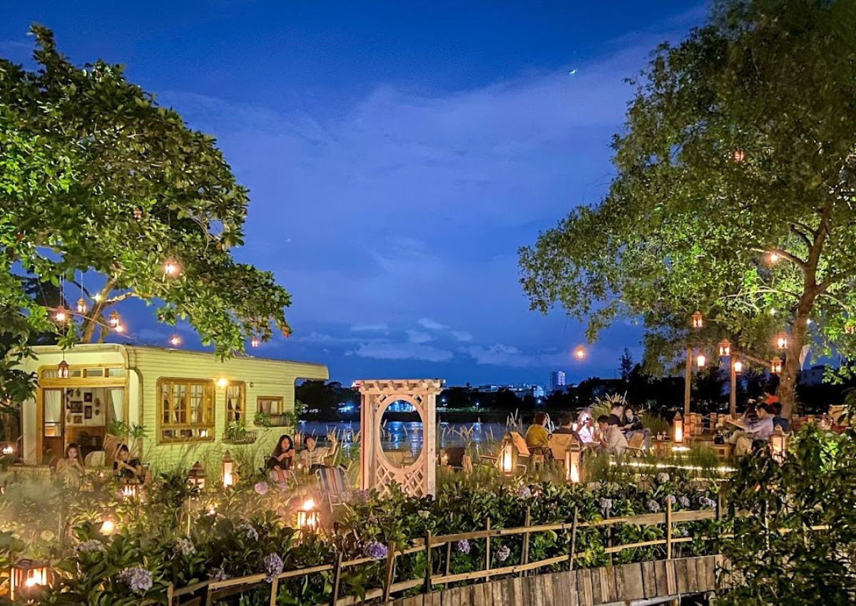 Góc quán cà phê Noọng Ơi mê hoặc du khách