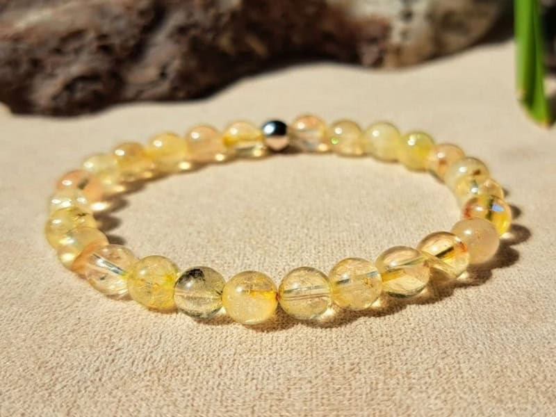 Vòng tay đá Citrine sở hữu sắc vàng nổi bật và ấn tượng