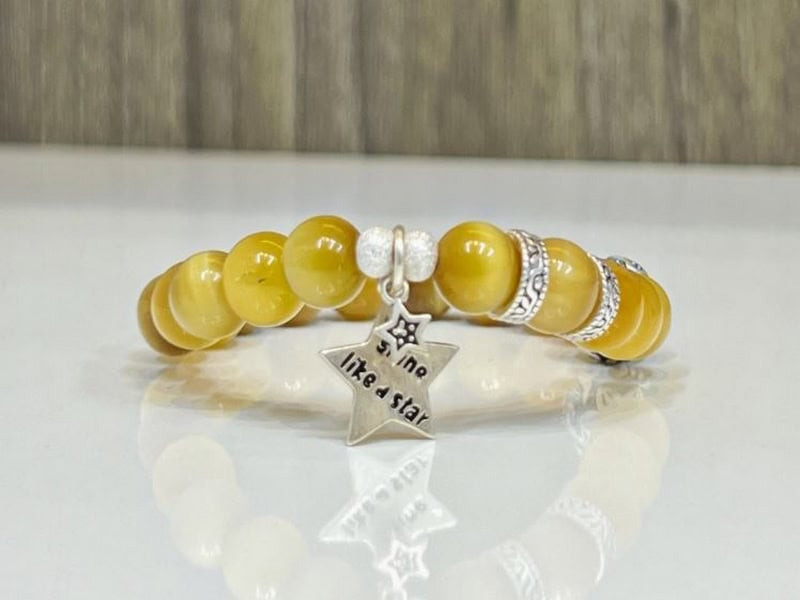 Mẫu vòng tay chế tác từ đá Mắt Hổ Vàng mang lại vận may