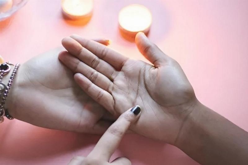 Hướng dẫn xem chỉ tay đường tình duyên, cách nhận biết và phân tích đường Tâm Đạo