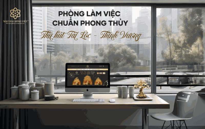 Người phụ nữ đang lựa chọn lá bồ đề bình an, thể hiện sự quan tâm đến vật phẩm phong thủy.
