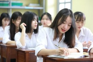 Học sinh tự tin và bình tĩnh làm bài thi với những câu thần chú may mắn