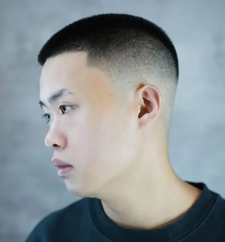 Tóc crew cut gọn gàng lịch lãm cho nam mặt tròn
