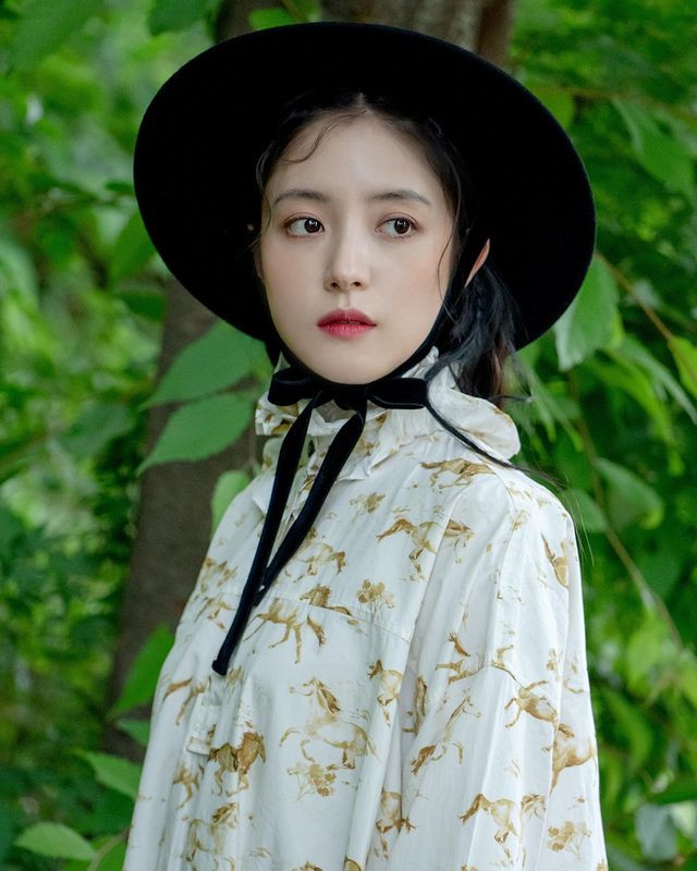 Lee Se Young trong vai diễn ấn tượng của &quot;Cổ tay áo màu đỏ&quot;
