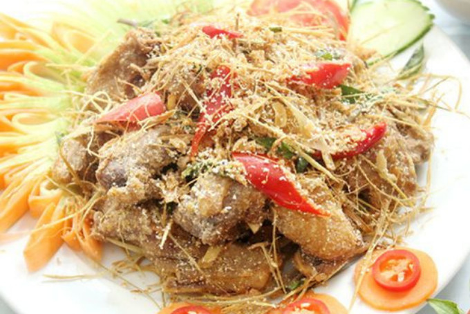 Đĩa vịt rang muối thành phẩm vàng ươm, thơm lừng và hấp dẫn