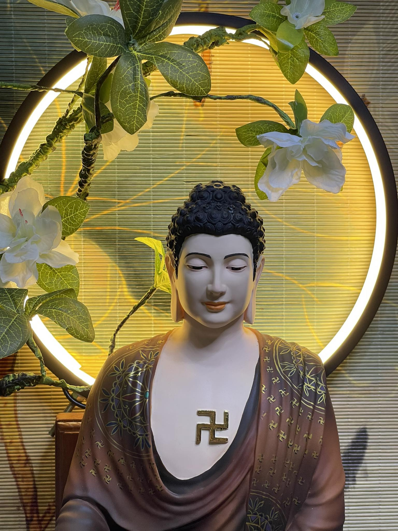 Tượng Phật A Di Đà với thần thái trang nghiêm, thanh tịnh