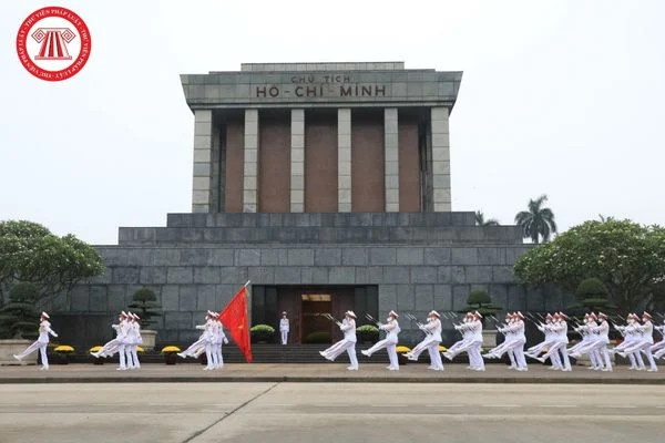 Quang cảnh Lễ thượng cờ tại Quảng trường Ba Đình với đội tiêu binh danh dự